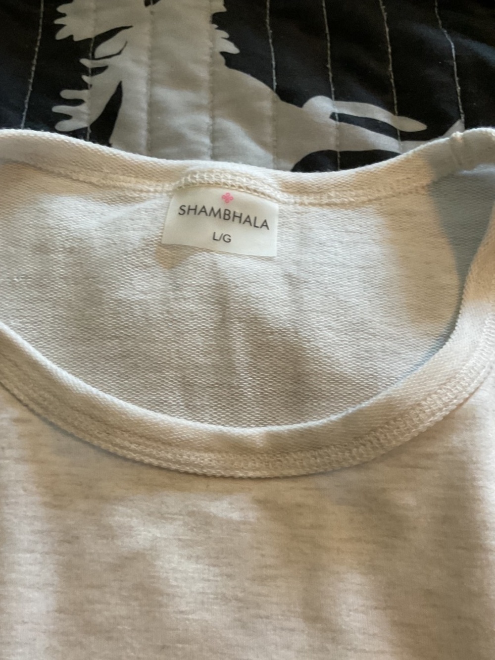 2 sweaters - Picture 4 of 4